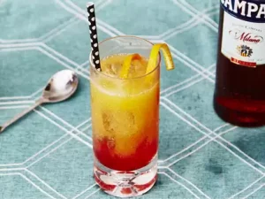 CAMPARI MIT ORANGENSAFT